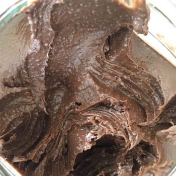 Sarelle Kremada Pütürlü Ve Topaklı Yapı Şaşkınlığı