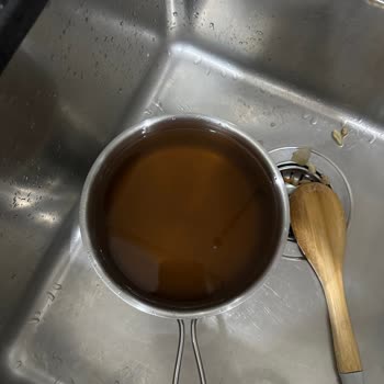 Yeni Binada Musluklardan Çamurlu Ve Kirli Su Akıyor, Sağlığımız Risk Altında