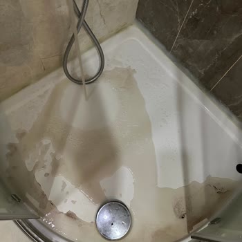 Yeni Binada Musluklardan Çamurlu Ve Kirli Su Akıyor, Sağlığımız Risk Altında