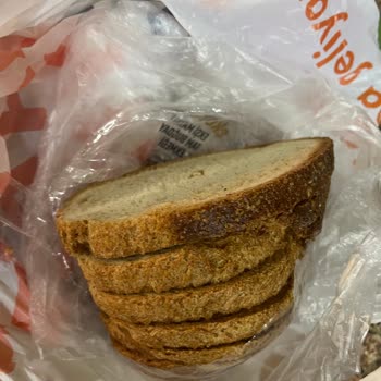 Migros Hemen'den Sipariş Edilen Ekmeğin Görselden Farklı Ve Eksik Gönderilmesi