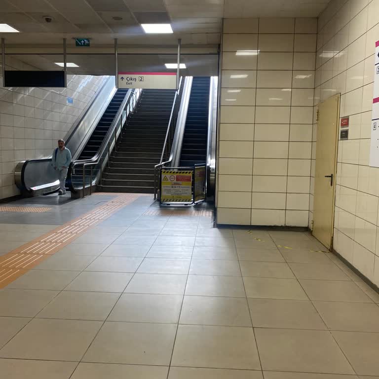 Kartal Metro Asansörü Sürekli Bozuk Ve Mağduriyet Yaşıyoruz