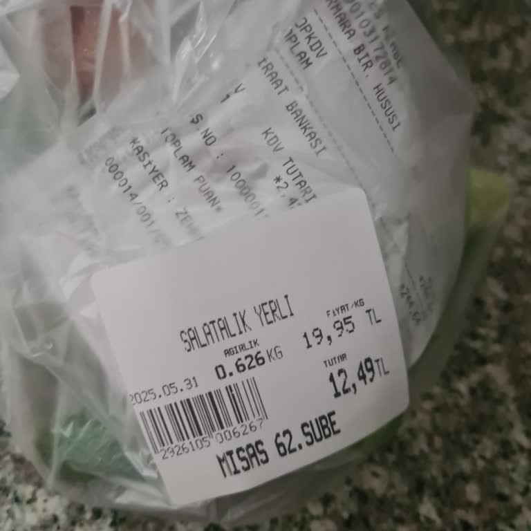 Misaş'tan Alınan Salatalıkların Yoğun Hormon Kokusu Ve Düşük Kalite Sorunu