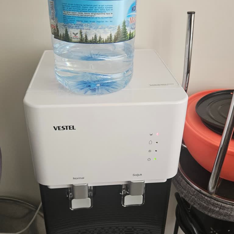 Vestel Su Sebilinde Tasarım Fiyaskosu: Ilık Su Beklerken Soğuk Sürpriz!
