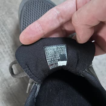 Bir Yıl Dolmadan Yıpranan Ayakkabılar İçin Muhatap Bulamıyorum