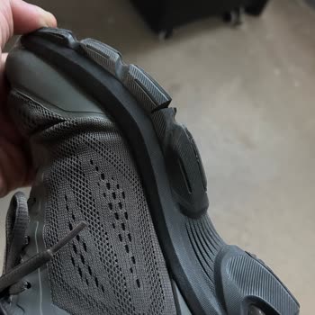 Bir Yıl Dolmadan Yıpranan Ayakkabılar İçin Muhatap Bulamıyorum