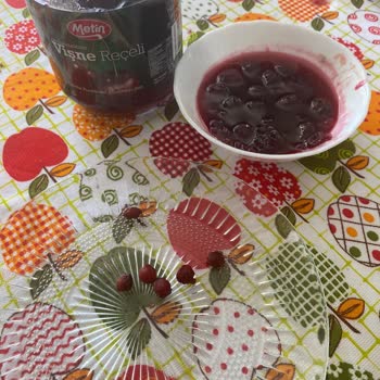 Vişne Reçelinde Çekirdek Tehlikesi Ve Uyarı Eksikliği