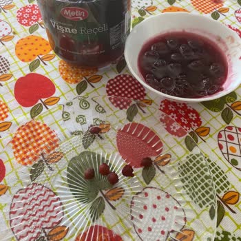 Vişne Reçelinde Çekirdek Tehlikesi Ve Uyarı Eksikliği