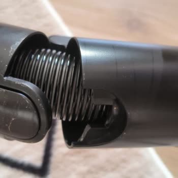 Aynı Yerden İki Kez Kırılan Süpürge Ve Çözümsüz Servis Mağduriyeti