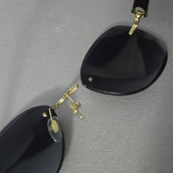 Aldığım Gözlüğün Burunluk Kısmı Kırıldı, Firma Destek Olmadı