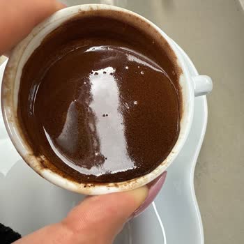 Hilltown İzmir Kahve Dünyası'nda Yavaş Servis Ve Olumsuz Çalışan Davranışları