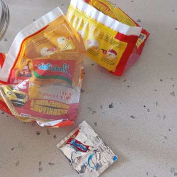 İndomie Paketlerinden Eksik Yağ Ve Çekiliş Kodu Sorunu