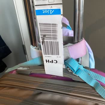 Kopenhag Uçuşunda Valizim Kırıldı, Yardım Bekliyorum