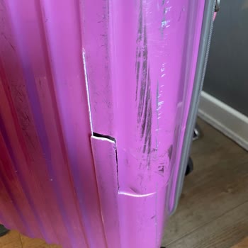 Kopenhag Uçuşunda Valizim Kırıldı, Yardım Bekliyorum