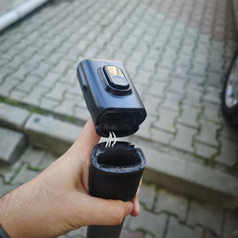 Philips Dikey Süpürge Tutma Borusu Beklenmedik Şekilde Kırıldı