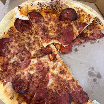 Döşemealtı Domino's Şubesinde Sürekli Yanık Ve Kalitesiz Pizza Teslimatı