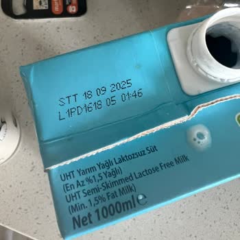 Tarihi Geçmemiş Laktozsuz Sütün Pembe Çıkması Endişe Yarattı