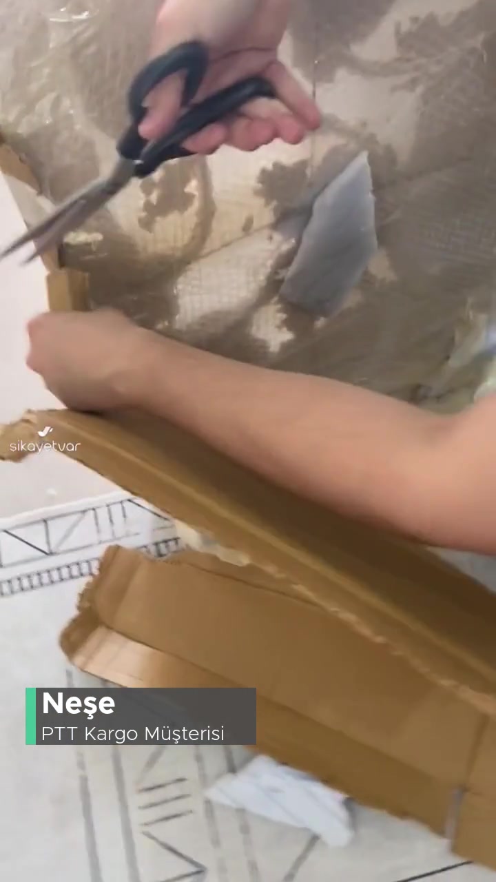 PTT Kargo Tablomu Berbat Bir Şekilde Teslim Etti! videonun kapak resmi