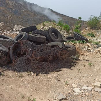 Çevre Ve Şehircilik Bakanlığı Yanmış Lastikler Mezarlık Ve Dereye Atıldı, Çevre Kirliliği Oluştu