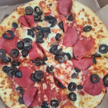 Domino's Pizza Pan Pizza Beklentimi Karşılamadı, Malzeme Ve Pişirme Sorunları Yaşadım
