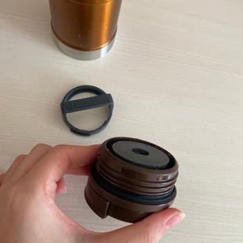 Stanley Termosun Renk Atması Ve Kapağının Kilitlenmesi Sonucu Kullanılamaz Hale Gelmesi