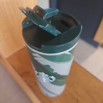 Starbucks'ta Termos Kapak Sorunu Ve İlgisiz Mağaza Yönetimi