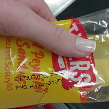 Küflü Sandviç Ve Mağaza Personelinin Saygısız Davranışıyla Karşılaştım