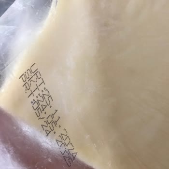 Kaşar Peynirinin İçinden Taş Çıktı!