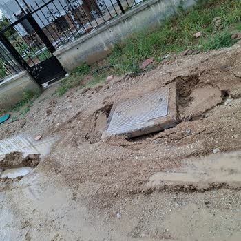 Sincan Yenihisar Mahallesi Dişbudak Sokak'ta Yıllardır Çözülmeyen Yol Sorunu