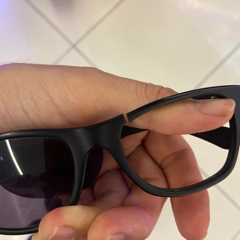 Atasun Optik Gözlük Çerçevesi Sürekli Kırılıyor, Garanti İşlemi Zorluk Çıkarıyor