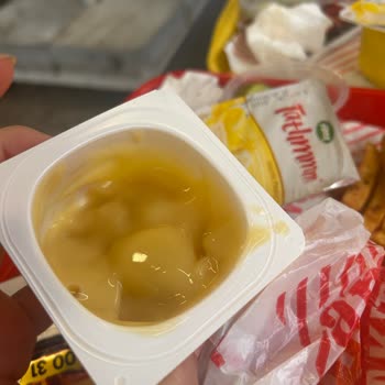 Aldığım Menüde Bayat Ürünler Ve Kötü Hizmet Deneyimi