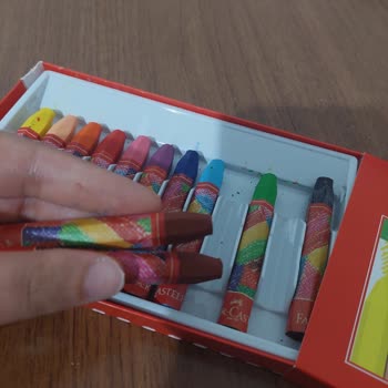 Aldığım Pastel Boya Setinde Yeşil Yerine Kahverengi Çıktı