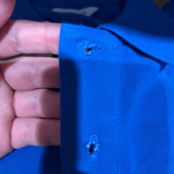 Erkek Renkli Lakos Tişörtlerde Düğme Kalitesizliği Ve Ürün İncelemesi Talebi