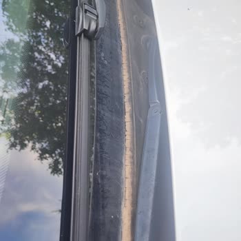 BMW F10 Ön Cam Fitillerinde Erken Yıpranma Ve Ücretsiz Değişim Talebi