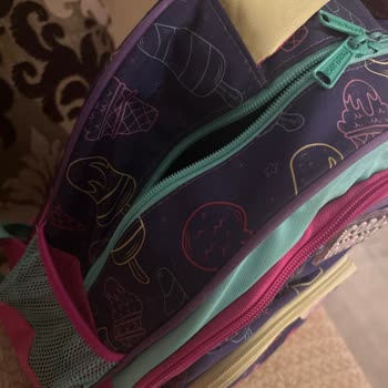 Aldığım Okul Çantası Kısa Sürede Bozuldu, Marka Dönüş Yapmıyor