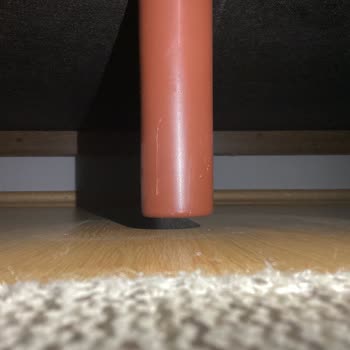 Enza Home Aldığım Üçlü Koltuğun Orta Ayakları Yere Değmiyor