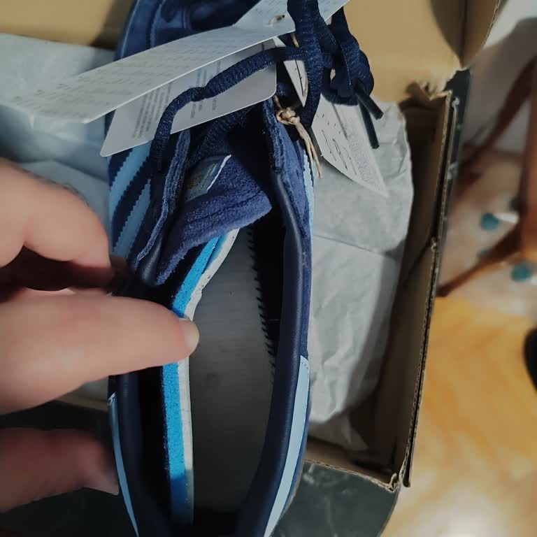 Kusurlu Adidas Ayakkabı Ve Emek Spor'un Yetersiz Müşteri Hizmeti