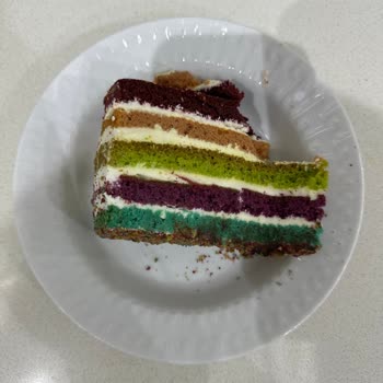 Satın Aldığım Pasta Dilimi Bayat Ve Yenilemez Durumdaydı!