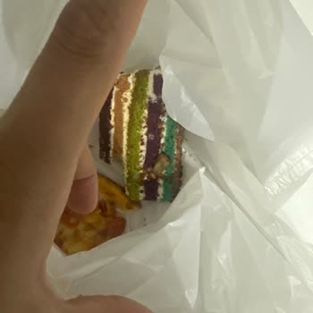 Satın Aldığım Pasta Dilimi Bayat Ve Yenilemez Durumdaydı!