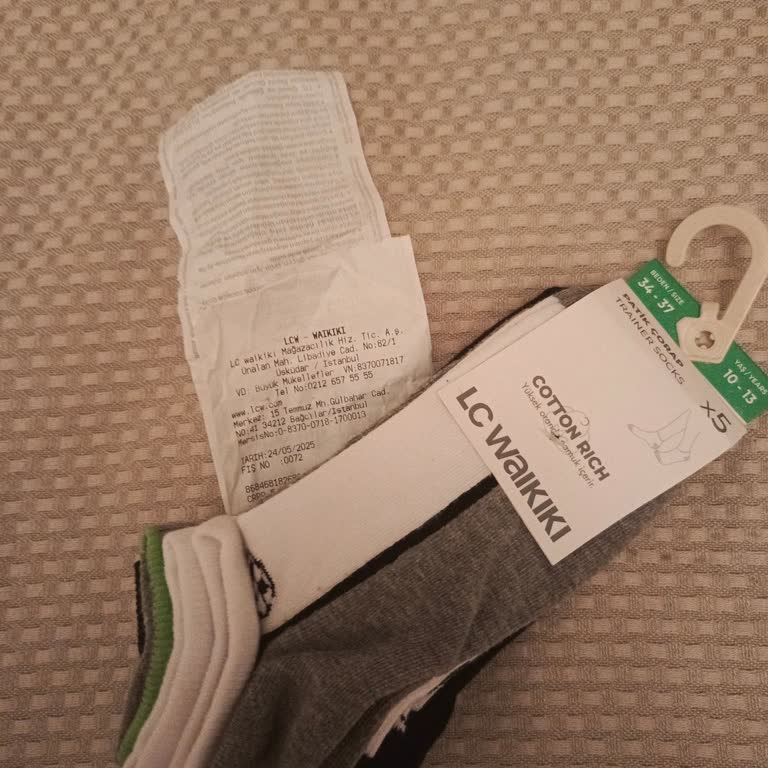 Etiketli Çorabı Değiştiremeyince Mağazada Yaşadığım Şaşkınlık