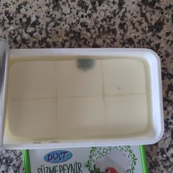BİM Taze Diye Aldım, Küflü Peynirle Karşılaştım