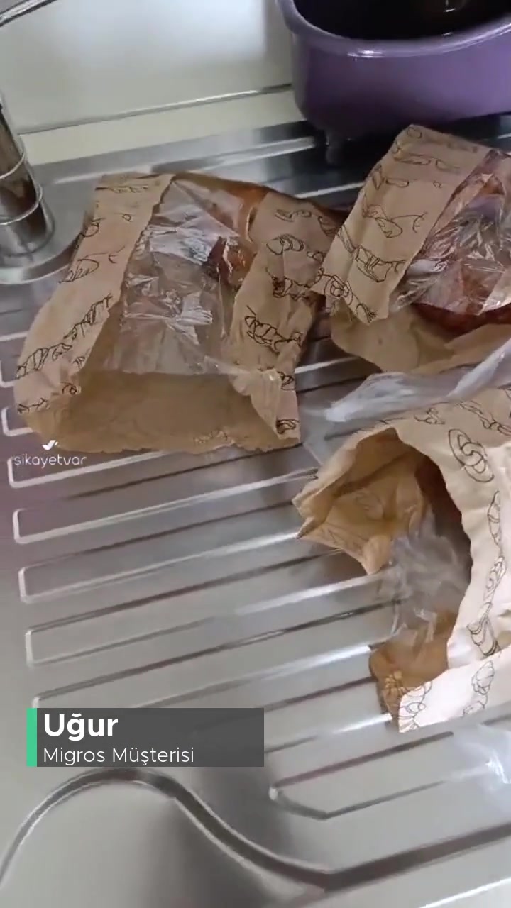 Migros Hemen'in Getirdiği Simit Ve Çörekler Taş Gibi Eski Ürünler... videonun kapak resmi
