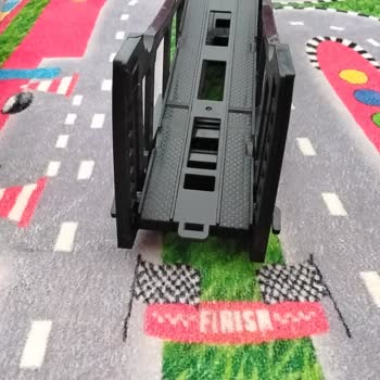 Aldığım Oyuncak Tırın Arka Kapağı Eksikti, Kutusu Da Yırtıktı