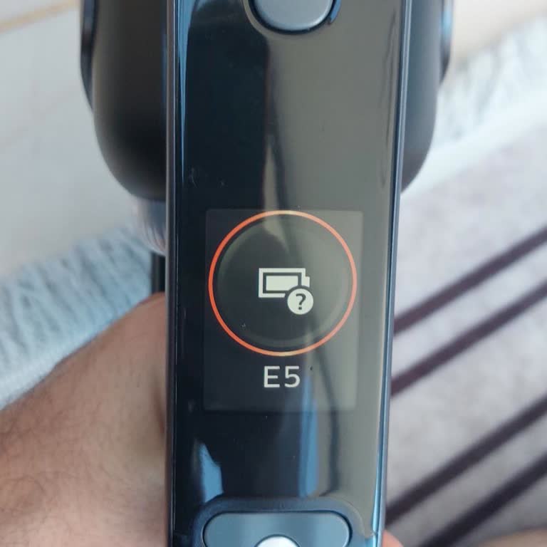 Philips Aqua Trio 9000 Süpürgede Sürekli E5 Hatası Sorunu