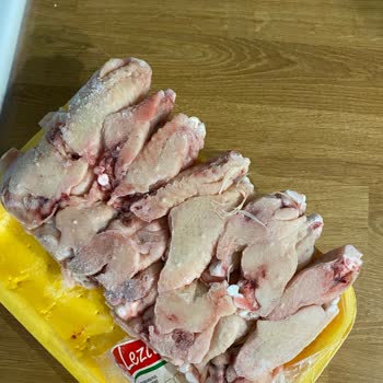 A101'den Alınan Lezzita Kanatlarda Temizlenmemiş Tüy Sorunu