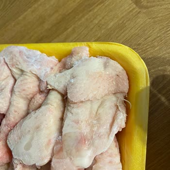 A101'den Alınan Lezzita Kanatlarda Temizlenmemiş Tüy Sorunu