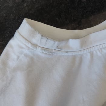 DeFacto Deri Ceketten Çıkan Boya Tişörtümü Mahvetti