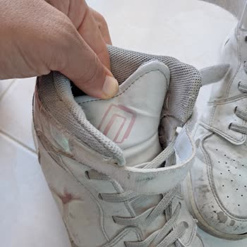 Kısa Sürede Çatlayan Ve Su Geçiren Ayakkabıya Çözüm Bulunamıyor