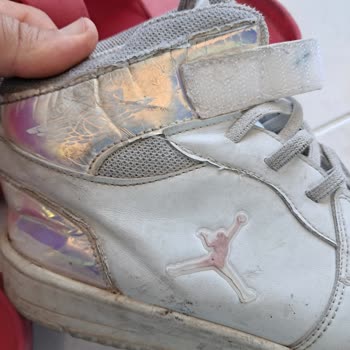 Kısa Sürede Çatlayan Ve Su Geçiren Ayakkabıya Çözüm Bulunamıyor