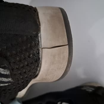 Yeni Alınan Ayakkabının Topuğu Hemen Deforme Oldu