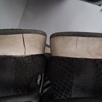 Yeni Alınan Ayakkabının Topuğu Hemen Deforme Oldu